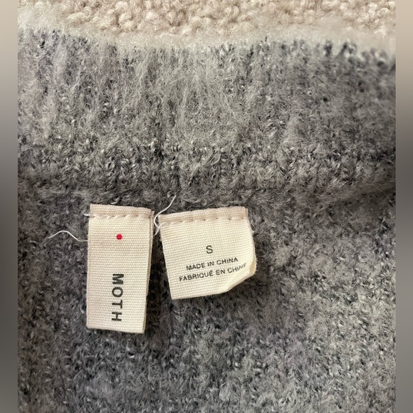 Sleeveless Cardigan! Beautiful grey and long…. WITH POCKETS! - Picture 3 of 4